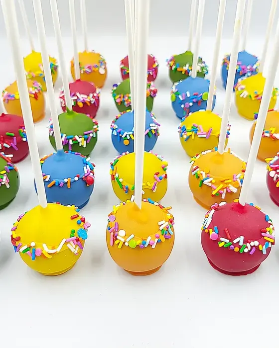 Barevné cake pops se sypáním